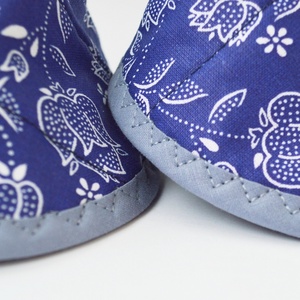 Edényfogó, fedőfogó, fülfogó -  kékfestő mintával, szürke szegéllyel (2 db) - otthon & életmód - konyhafelszerelés, tálalás - konyhai textil - edényfogó & edényfedő - Meska.hu