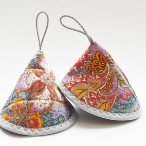 Edényfogó, fedőfogó, fülfogó - virágos mintával, szürke szegéllyel - Meska.hu