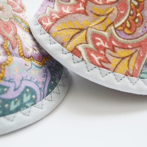 Edényfogó, fedőfogó, fülfogó - virágos mintával, szürke szegéllyel - otthon & életmód - konyhafelszerelés, tálalás - konyhai textil - edényfogó & edényfedő - Meska.hu