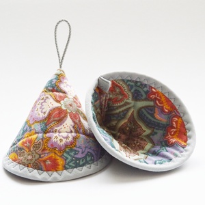 Edényfogó, fedőfogó, fülfogó - virágos mintával, szürke szegéllyel - otthon & életmód - konyhafelszerelés, tálalás - konyhai textil - edényfogó & edényfedő - Meska.hu