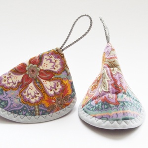 Edényfogó, fedőfogó, fülfogó - virágos mintával, szürke szegéllyel - otthon & életmód - konyhafelszerelés, tálalás - konyhai textil - edényfogó & edényfedő - Meska.hu