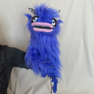 Kék Fluffy szőrmók báb pókkal Halloweenre - játék & sport - bábok - kesztyűbáb - Meska.hu