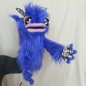 Kék Fluffy szőrmók báb pókkal Halloweenre - játék & sport - bábok - kesztyűbáb - Meska.hu