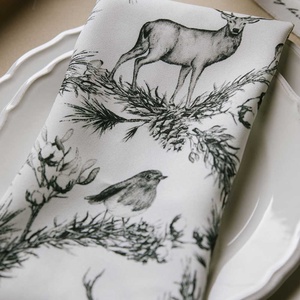 Textilszalvéta  szarvas és vörösbegy  szürke grafikával, Otthon & Életmód, Konyhafelszerelés, tálalás, Konyhai textil, Szalvéta, Festészet, Fotó, grafika, rajz, illusztráció, MESKA