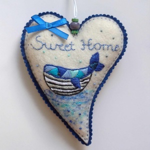 Sweet home hímzett filc szív bálna - otthon & életmód - dekoráció - fali és függő dekoráció - falra akasztható dekor - Meska.hu