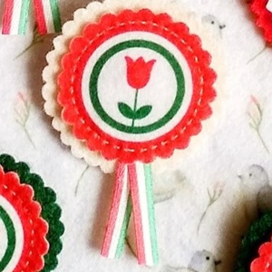Kokárda  tulipán száras középpel (kitűző alappal a hátulján) - Meska.hu