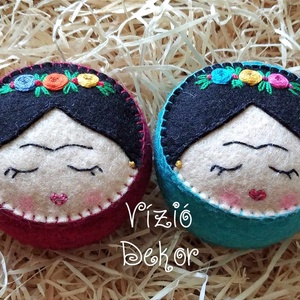 Hímzett, filc Frida tűpárna  2 színben - otthon & életmód - dekoráció - dísztárgy - Meska.hu