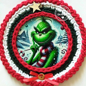 Horgolt szegélyű grincses tábla - karácsony - karácsonyi lakásdekoráció - karácsonyi ajtódíszek - Meska.hu