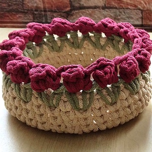 Tulipános horgolt tároló kedvezményes áron! - otthon & életmód - dekoráció - asztal és polc dekoráció - dekorációs tál, tartó - Meska.hu