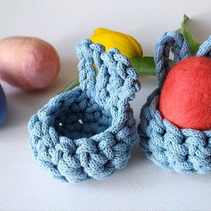 2 db-os  horgolt, húsvéti nyuszifüles tojástartó szett jégkék - otthon & életmód - dekoráció - asztal és polc dekoráció - dekorációs tál, tartó - Meska.hu