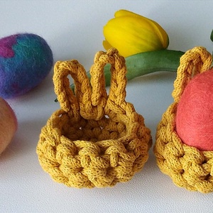2 db-os  horgolt, húsvéti nyuszifüles tojástartó szett mustár - Meska.hu