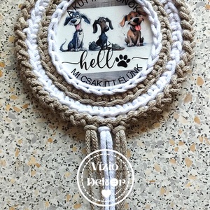 Horgolt  kutya a főnök tábladísz, Otthon & Életmód, Dekoráció, Fali és függő dekoráció, Függődísz, Horgolás, MESKA