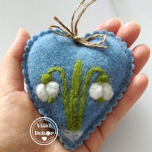 Tűnemezelt hóvirágos szív kék, Otthon & Életmód, Dekoráció, Fali és függő dekoráció, Függődísz, Varrás, Nemezelés, MESKA