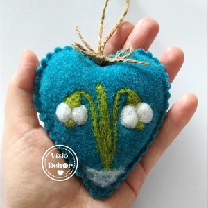 Tűnemezelt hóvirágos szív türkiz - Meska.hu