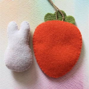 Filc nyuszi répával - ünnepi díszek, dekorációk - húsvéti díszek és dekorációk - húsvéti tojásfadíszek - Meska.hu