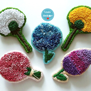 Hímzett virág kitűzők /brossok, Ékszer, Kitűző és Bross, Hímzés, MESKA