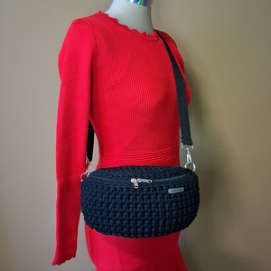 Horgolt övtáska - táska & tok - kézitáska & válltáska - vállon átvethető táska - Meska.hu