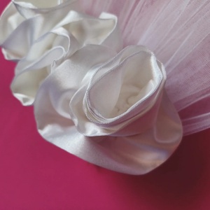 Szatén rózsás ekrü fátyol - esküvő - kiegészítők - fátyol - Meska.hu