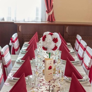 Krém - vörös rózsa menüháromszög - esküvő - meghívó & kártya - menü - Meska.hu
