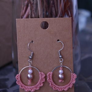 Ringató horgolt fülbevaló (babarózsaszín), Ékszer, Fülbevaló, Lógós kerek fülbevaló, Horgolás, Gyöngyfűzés, gyöngyhímzés, MESKA