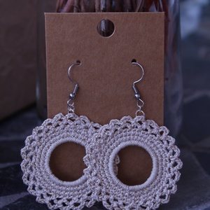 Bazsarózsa horgolt fülbevaló (bézs-csillogós), Ékszer, Fülbevaló, Lógós kerek fülbevaló, Horgolás, MESKA