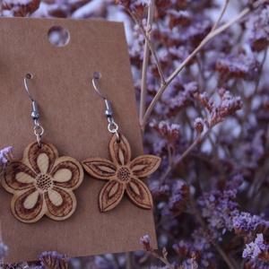 Virágom fából készült fülbevaló 5#, Ékszer, Fülbevaló, Lógó fülbevaló, Gravírozás, pirográfia, MESKA