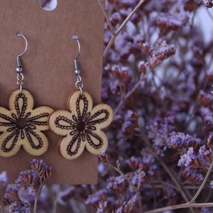 Virágom fából készült fülbevaló 3#, Ékszer, Fülbevaló, Lógó fülbevaló, Gravírozás, pirográfia, MESKA