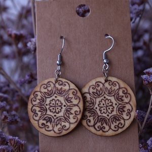 Kerekítő fából készült fülbevaló 1#, Ékszer, Fülbevaló, Lógó fülbevaló, Gravírozás, pirográfia, MESKA