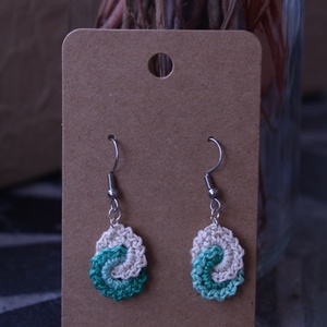 Áramló horgolt fülbevaló (bézs-türkizzöld színátmenetes), Ékszer, Fülbevaló, Lógó fülbevaló, Horgolás, MESKA