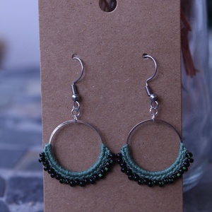 Gyöngyöző horgolt fülbevaló (zöld), Ékszer, Fülbevaló, Lógós kerek fülbevaló, Gyöngyfűzés, gyöngyhímzés, Horgolás, MESKA