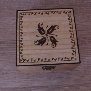 Fadoboz tűzgrafikai díszítéssel 2# - otthon & életmód - dekoráció - asztal és polc dekoráció - díszdoboz - Meska.hu