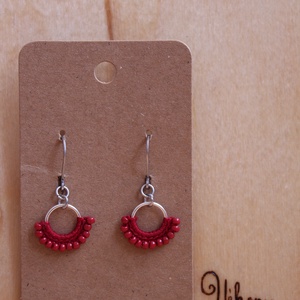 Mini gyöngyöző horgolt fülbevaló (piros), Ékszer, Fülbevaló, Lógó fülbevaló, , MESKA