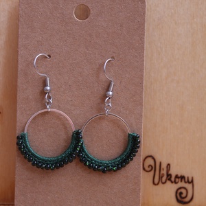 Gyöngyöző horgolt fülbevaló (zöld), Ékszer, Fülbevaló, Lógó fülbevaló, Gyöngyfűzés, gyöngyhímzés, Horgolás, MESKA