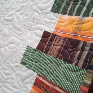 Nagy méretű quilt meleg színekkel, levél mintával - otthon & életmód - dekoráció - asztal és polc dekoráció - asztaldísz - Meska.hu