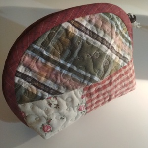 Patchwork, quilt neszesszer, rózsás - Meska.hu