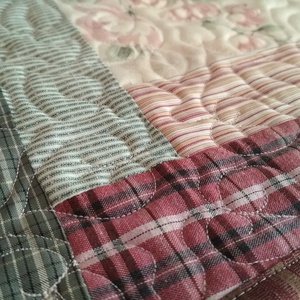 Rózsás patchwork és quilt párnahuzat - otthon & életmód - lakástextil - párna & párnahuzat - Meska.hu