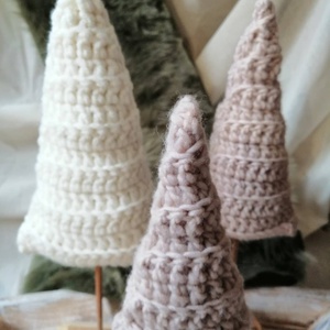 Horgolt fenyőfák ,adventi dekoráció - karácsony - adventi díszek - adventi asztaldísz - Meska.hu