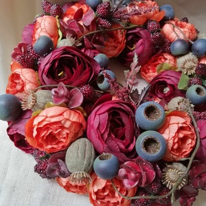 Selyemvirágokkal készült kopogtató őszi színekkel - otthon & életmód - dekoráció - ajtó- és ablak dekoráció - ajtódísz & kopogtató - Meska.hu