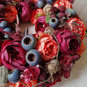 Selyemvirágokkal készült kopogtató őszi színekkel - otthon & életmód - dekoráció - ajtó- és ablak dekoráció - ajtódísz & kopogtató - Meska.hu