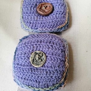 Horgolt levendula párna raku kerámia gombbal - otthon & életmód - gyertya, illat, aroma - illatzsák - Meska.hu