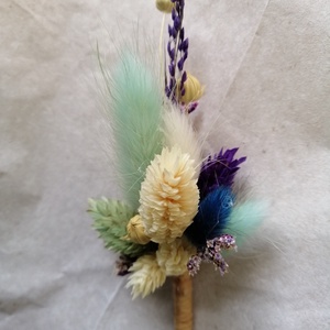 Színes szárított virágokból készült virágcsokor és Kitűző  - esküvő - menyasszonyi- és dobócsokor - Meska.hu