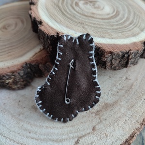 Kézzel hímzett cicás bross  - ékszer - kitűző és bross - kitűző - Meska.hu