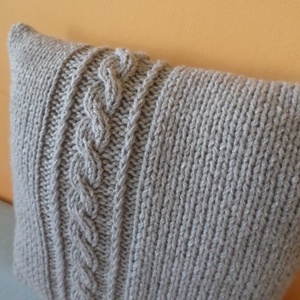 Szürke kézzel kötött díszpárna.  - otthon & életmód - lakástextil - párna & párnahuzat - díszpárna (belsővel együtt) - Meska.hu