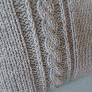 Szürke kézzel kötött díszpárna.  - otthon & életmód - lakástextil - párna & párnahuzat - díszpárna (belsővel együtt) - Meska.hu