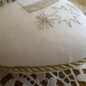 Hímzett angyalkás duci szív/dekoráció.  - otthon & életmód - dekoráció - ajtó- és ablak dekoráció - ablakdísz - Meska.hu