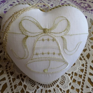 Hímzett harangos duci szív/dekoráció. , Otthon & Életmód, Dekoráció, Ajtó- és ablak dekoráció, Ablakdísz, Hímzés, MESKA