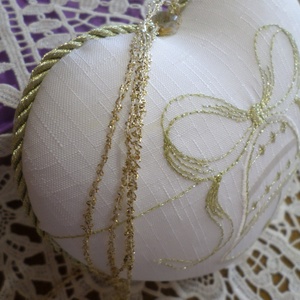 Hímzett harangos duci szív/dekoráció.  - otthon & életmód - dekoráció - ajtó- és ablak dekoráció - ablakdísz - Meska.hu