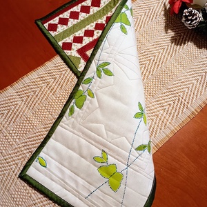 Patchwork terítő - karácsonyi - karácsony - karácsonyi lakásdekoráció - ünnepi asztaldekoráció - Meska.hu