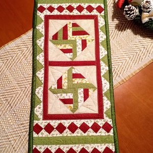 Patchwork terítő - karácsonyi - karácsony - karácsonyi lakásdekoráció - ünnepi asztaldekoráció - Meska.hu