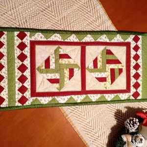 Patchwork terítő - karácsonyi - karácsony - karácsonyi lakásdekoráció - ünnepi asztaldekoráció - Meska.hu